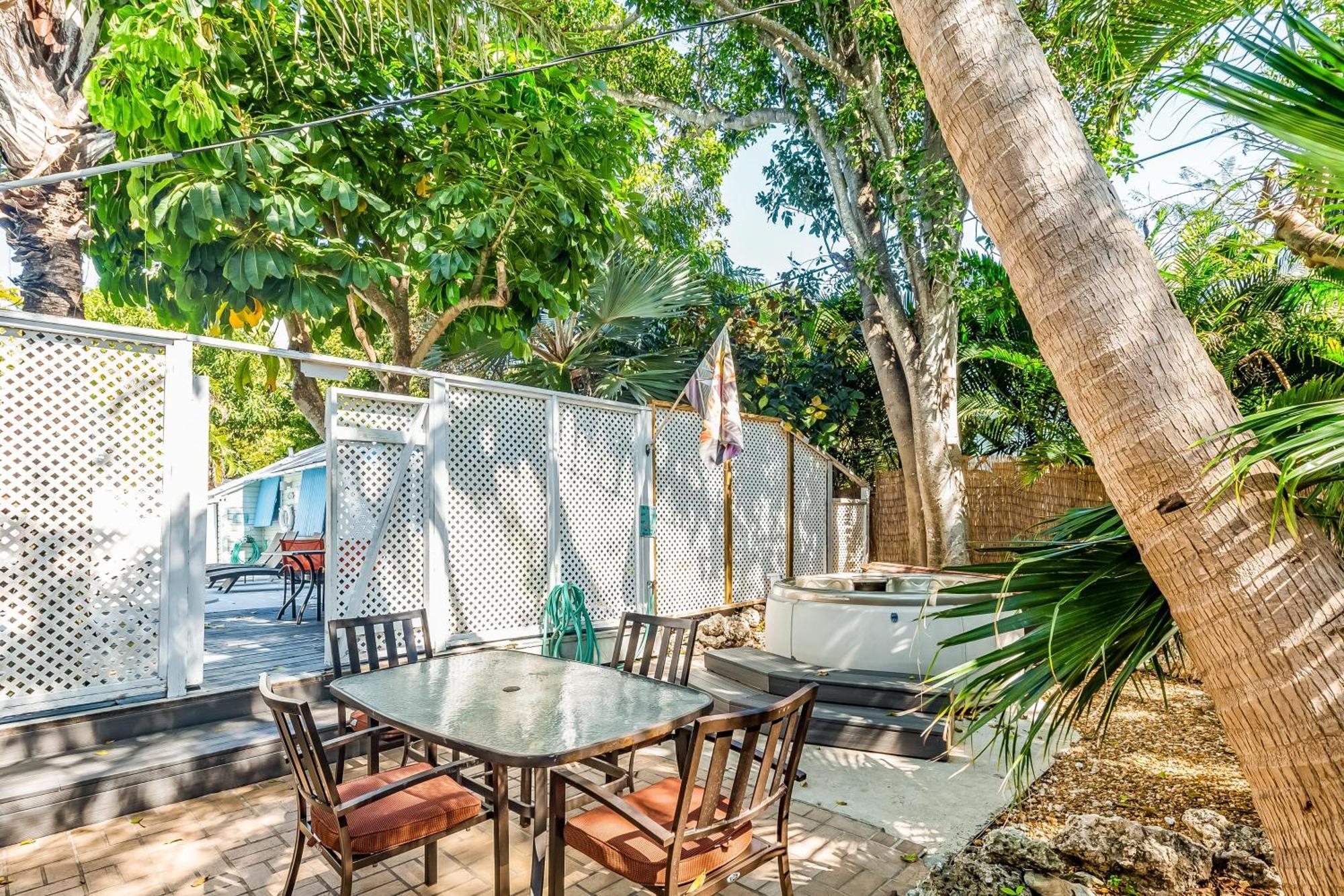 Tropical Village Key West Bagian luar foto